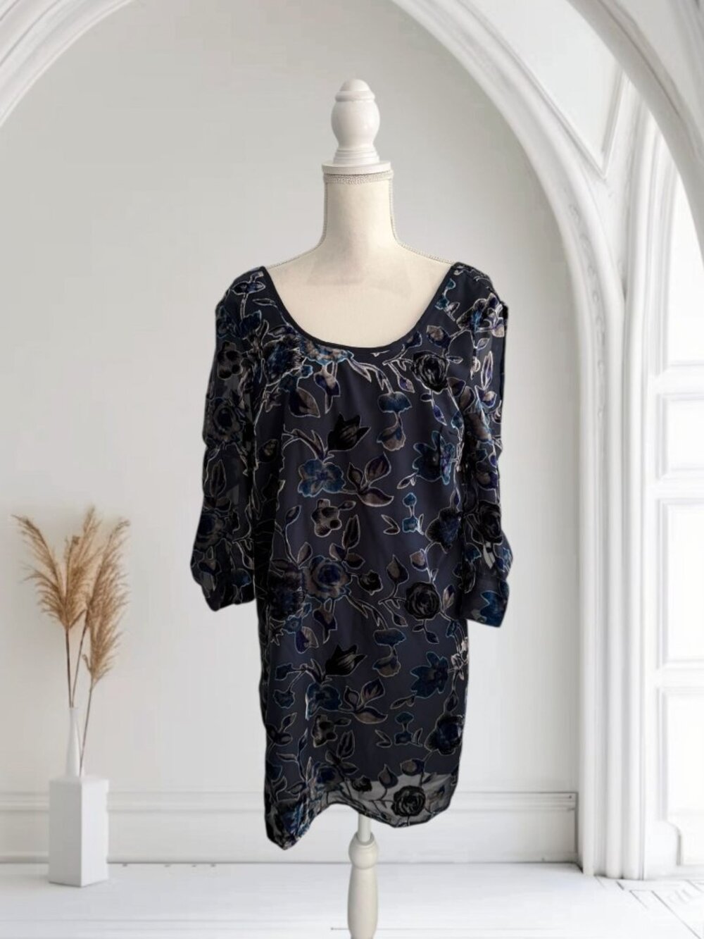 BAND OF GYPSIES Blue Floral Velvet Swing Dress Size Medium